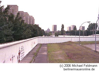 Berliner Mauer 1990 Grenzbergang Heinestrae