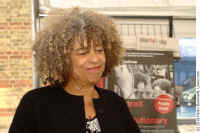 Angela-Davis_201006DSF9295.jpg (74551 Byte)